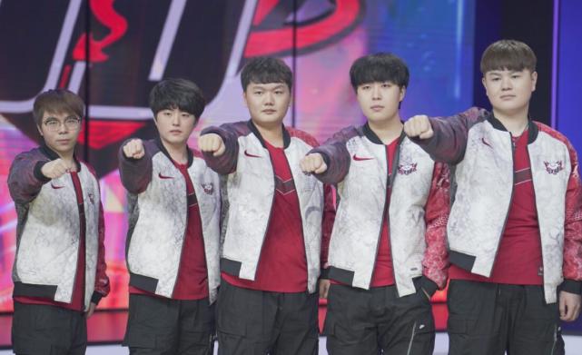 一场硬仗中 一场硬仗中