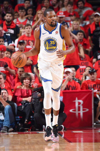 她通过底线 她通过底线